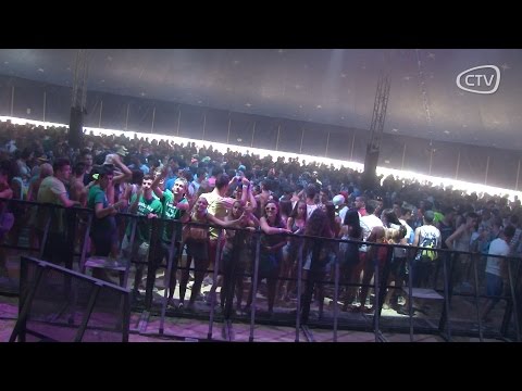 PÚBLIC JOVE I DE LA ZONA HA OMPLIT EL MEDUSA SUNBEACH