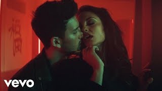 Screen shot of Sebastian Yatra Traicionera music video