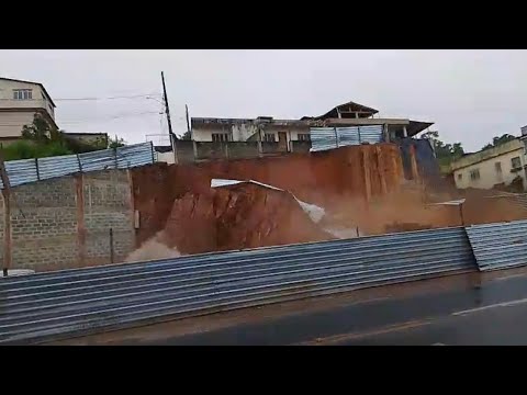 O flagrante do desabamento de obra em Piúma, no ES 