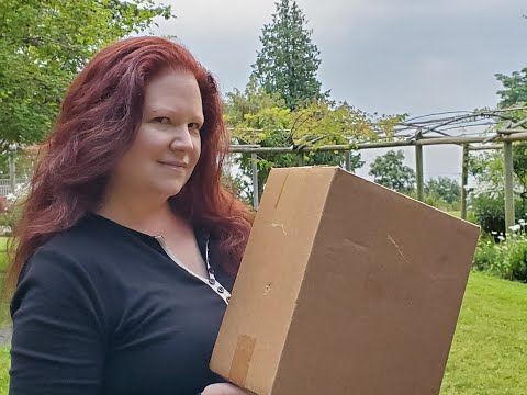 Chocolate Unboxing: Seek4Chocolate's Dark & Dark Milk Chocolate Monthly Subscription Boxes August