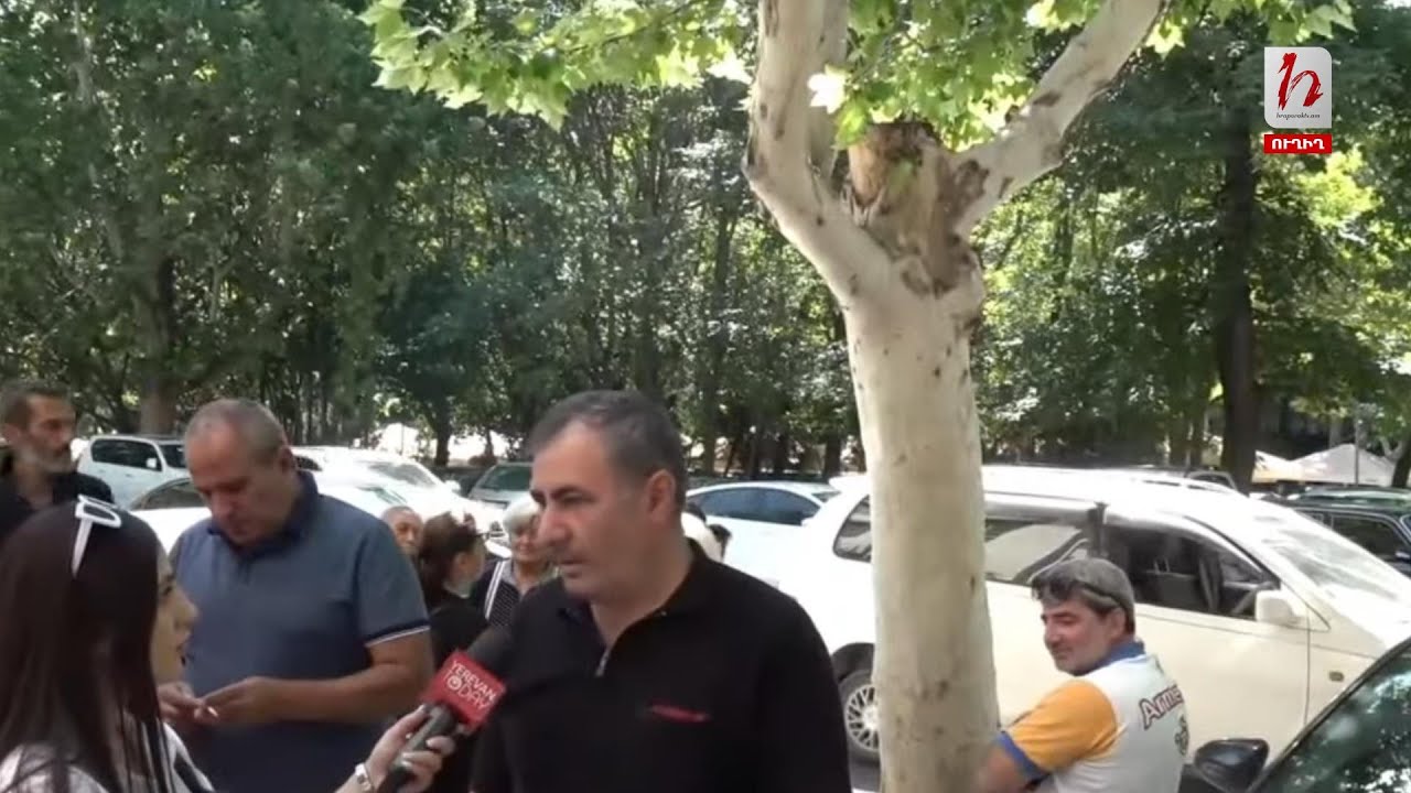 Զոհված զինծառայողների հարազատները Դատախազության շենքի մոտ են․ ուղիղ