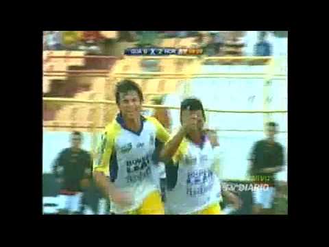 Erivelton arma jogada e toca para Thiago, que marca novamente fazendo o segundo gol do Horizonte