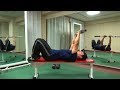 ダンベルとEZバーとフラットベンチで全身を鍛える筋トレメニュー【17種目】をご紹介