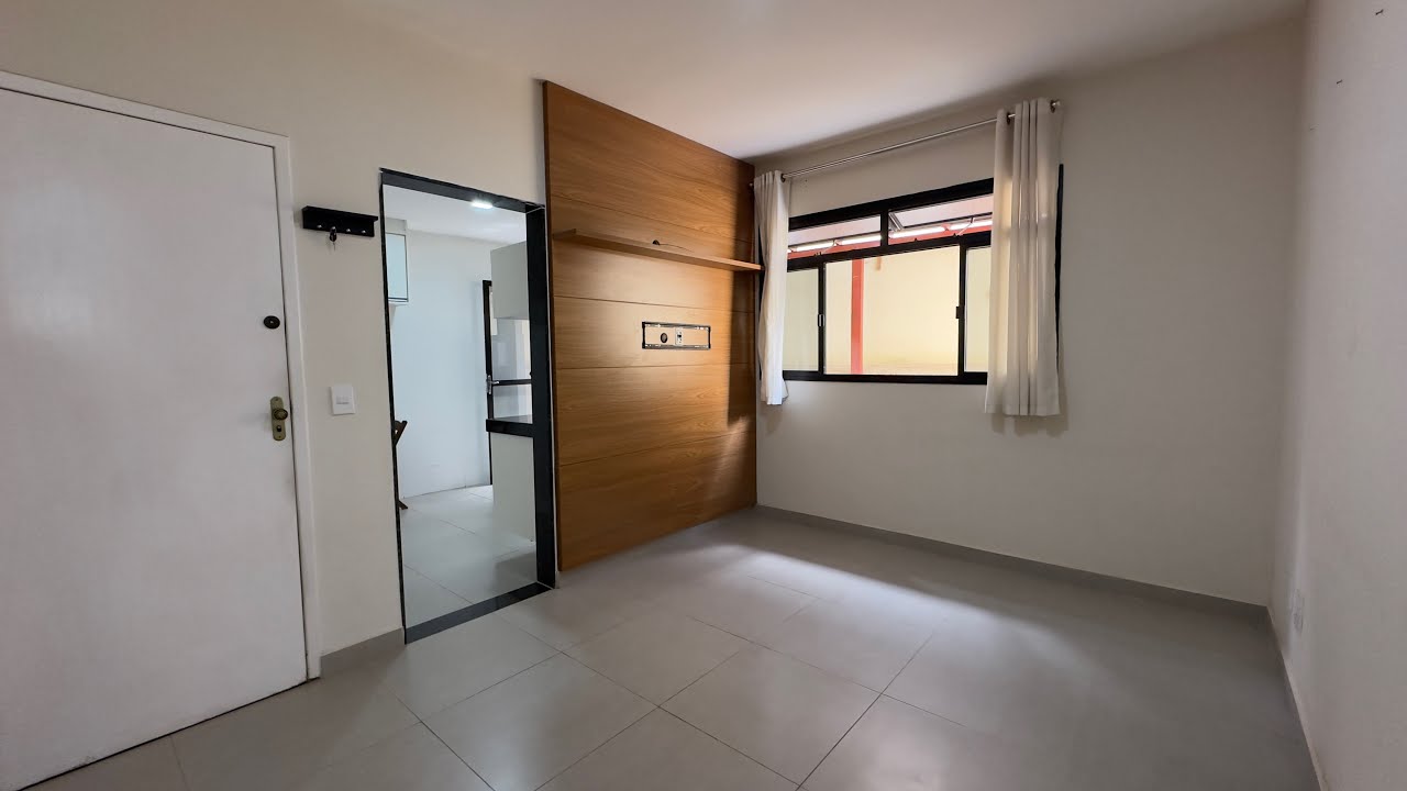 Apto na Praia do Morro de 1º andar com área lateral