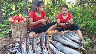 Download lagu Adventure and Cooking: catch many Catfish and Grilling for survival food @LiisaCooking mp3
