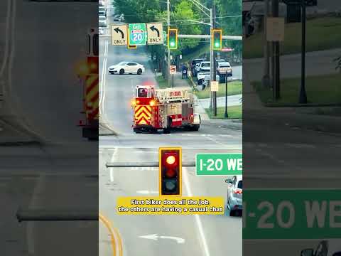 ❤️🥰First biker does all the job, the others are having a casual chat