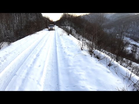 Calea ferata Deva - Brad, cu masina pe terasamentul ascuns de zapadă