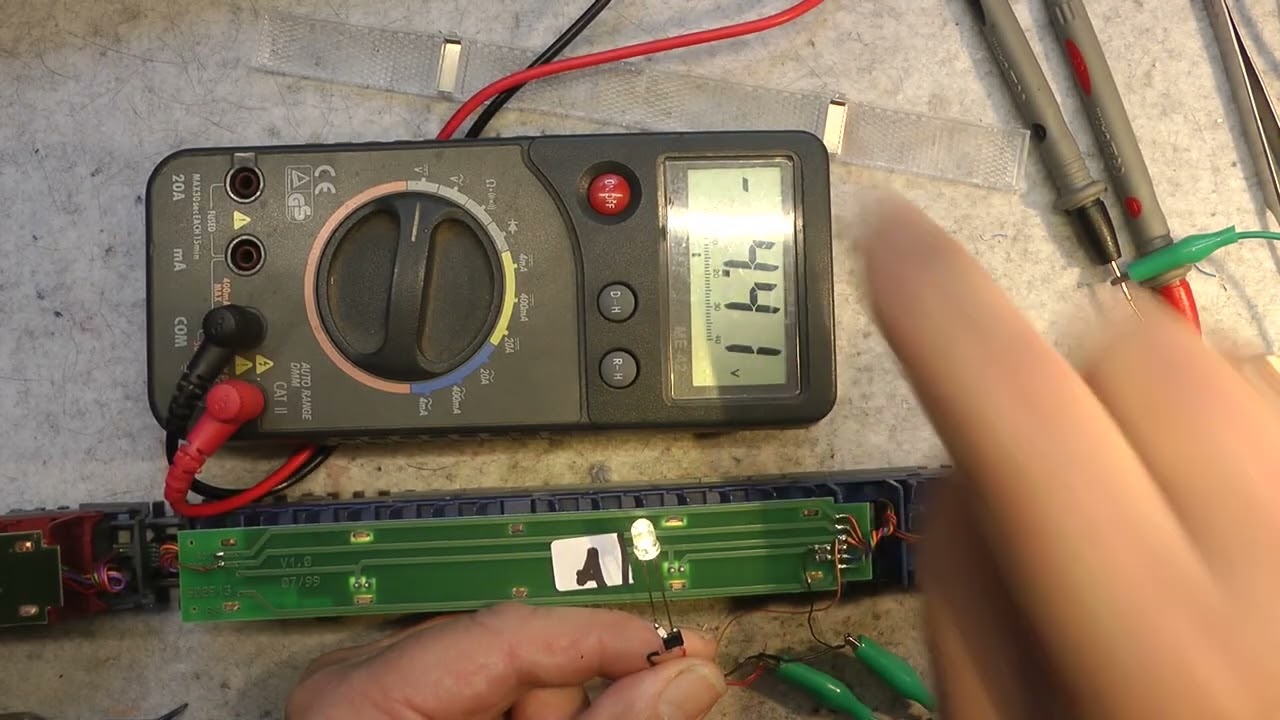 Wolfgangs Märklin Modellbahn-ICE 3 bekommt Sound& Leds, Steuerwagen und das Licht Problem Teil 1