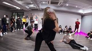 Download lagu JOLIN CAI 蔡依林 - 睜一隻眼閉一隻眼【Jolin Wan Choreography】 mp3