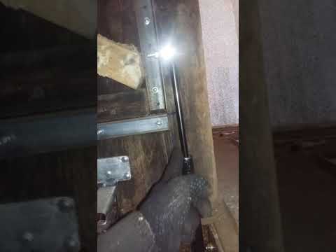 Ролик №11. Установка газлифтов в напольный люк в погреб своими руками, при помощи комплекта №5-50.