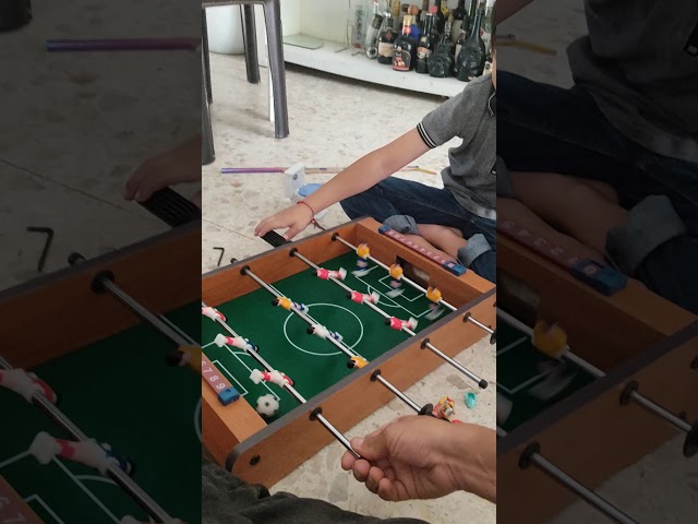 Vídeo relacionado con SACBRZZ Futbolines para Niños,Mini Futbolin,con 2 Futbol,Contador,Pegatina,Futbolin Adultos,Juegos Interactivos Juego De Futbolín para 4 5 6 7 8 9 10 Años,Regalos Fútbol Niños Navidad & Cumpleaños