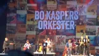 Bo Kaspers orkester på Kulturkalaset 2014 framför &quot;I samma bil&quot;