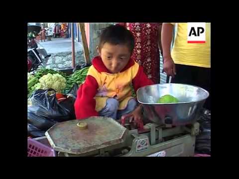 18-year-old seeks recognition as world's shortest person