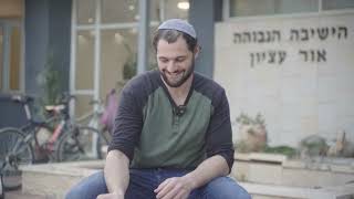 סרטון לכבוד ערב הוקרה לעמירם (ישיבת אור עציון) - התמונה מוצגת ישירות מתוך אתר האינטרנט יוטיוב. זכויות היוצרים בתמונה שייכות ליוצרה. קישור קרדיט למקור התוכן נמצא בתוך דף הסרטון