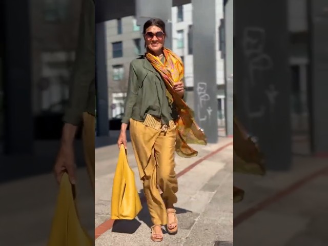 Vídeo relacionado con Miro Boho Chic - Sombrero Ibiza Medio. Practica y Chic Pamela de ala Media realizado en Rafia de Madagascar. Pamelas para Bodas y Tocados. Sombrero Playa Mujer Paja. Madrina Boda. (Natural)