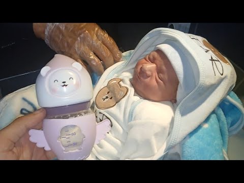 Newborn Baby Delivered by C-Section | First Bottle Feeding with Good Sucking Reflex 🍼👶