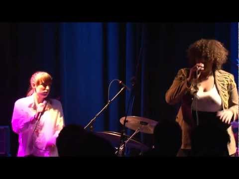 Dee Day Dub feat. Evelinn Trouble - Tokyo - Live at Moods Zürich