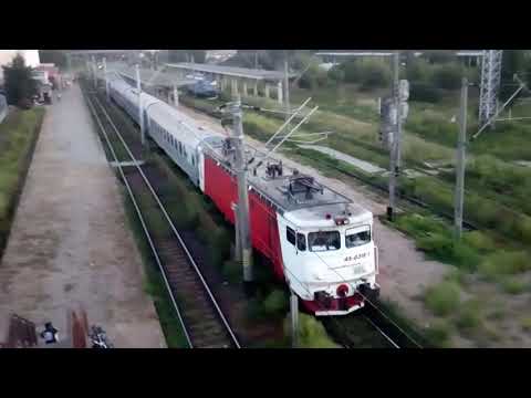 EA 45-0318-1 pleaca din Gara Roman /departure from Roman cu un salut.