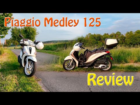 Why do I love the Piaggio Medley 125 (2023)? Helmet compartment included!
