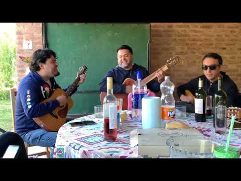 Orellana Lucca y Jorge Rojas “guitarra compañera” ensayo y guitarreada en la Banda.