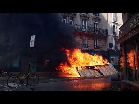 فرنسا الآلاف يشاركون في مظاهرات عيد العمال وصدامات مع الشرطة في باريس • فرانس 24 FRANCE 24