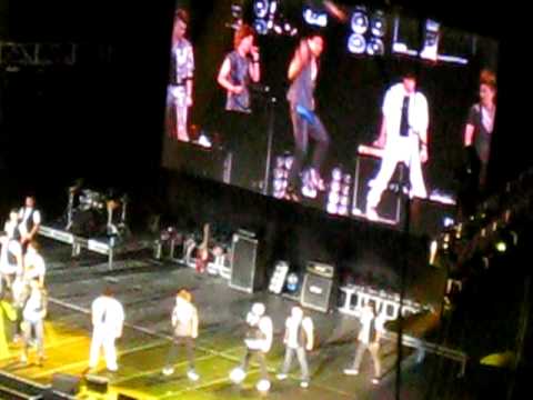 16  SHINee Ring Ding Dong 100904