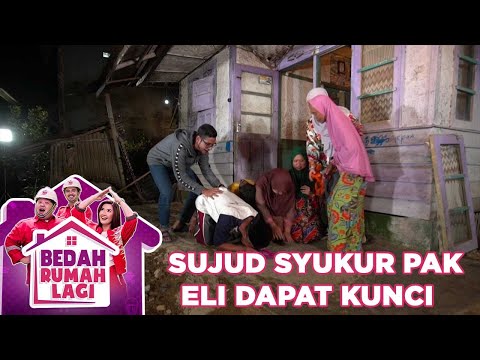 Sujud Syukur Pak Eli Ketika Mendapat Kunci Bedah - Bedah Rumah Lagi