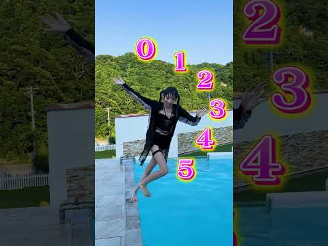 どこまで倒れられる？リアルピースとプールチャレンジやったら凄すぎたwww