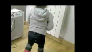 carlota-os-caricas-dança-do-pinguim