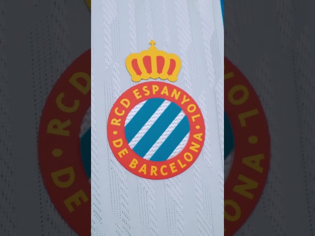 Vídeo relacionado con KELME RCD Espanyol 25/26 Replica Home Short Sleeve T-Shirt XL