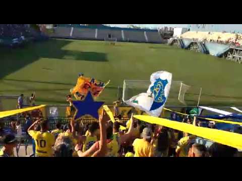 Naça Jovem Na Colina