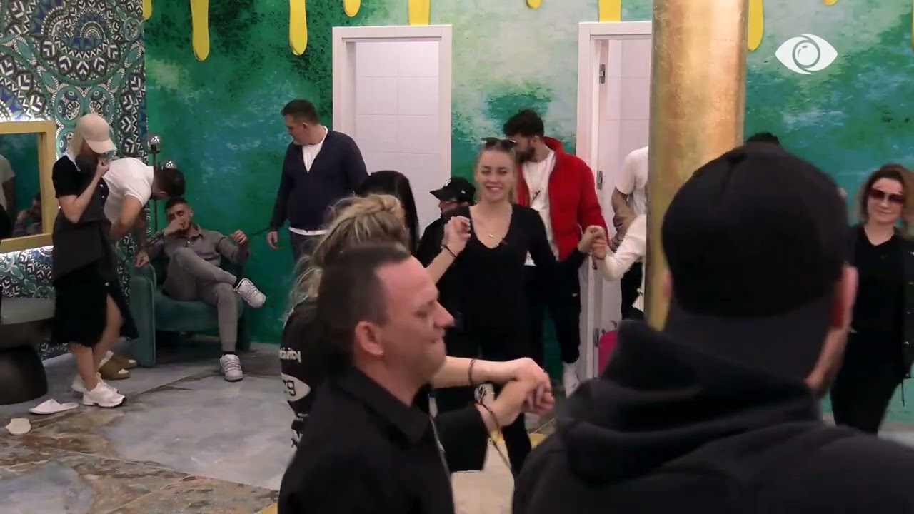 Grupi i Romeos kërcen valle, teksa ekipi i Julit nuk i lejon të hyjnë në tualet - Big Brother VIP 3