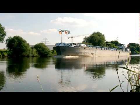 Vorbeifahrt Binnenschiff Marwi GMS 04020090 zu Tal auf der Hunte am Osthafen in Oldenburg