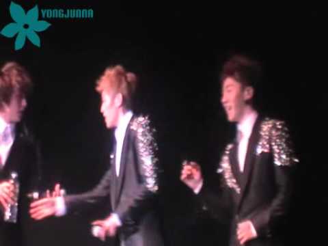 [FANCAM] 120303 Singapore BEAUTIFUL Show - Intro - Kikwang's english