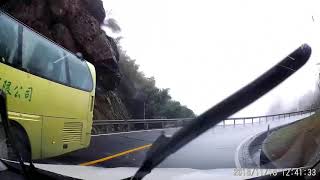 preview picture of video 'Driving in China timelaps 7: winding mountain road in the rain'