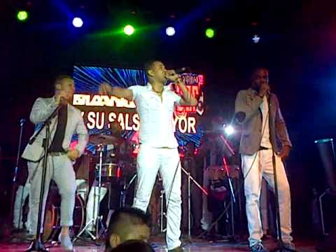 Maykel Blanco !! debajo de la balacera!!