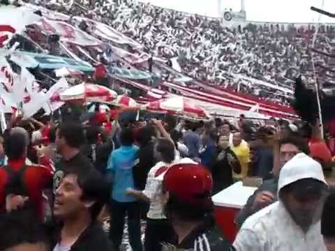 "Huracan VS San Lorenzo ( Trapo del ciclon ) 21/11/09" Barra: La Banda de la Quema &bull; Club: Huracán