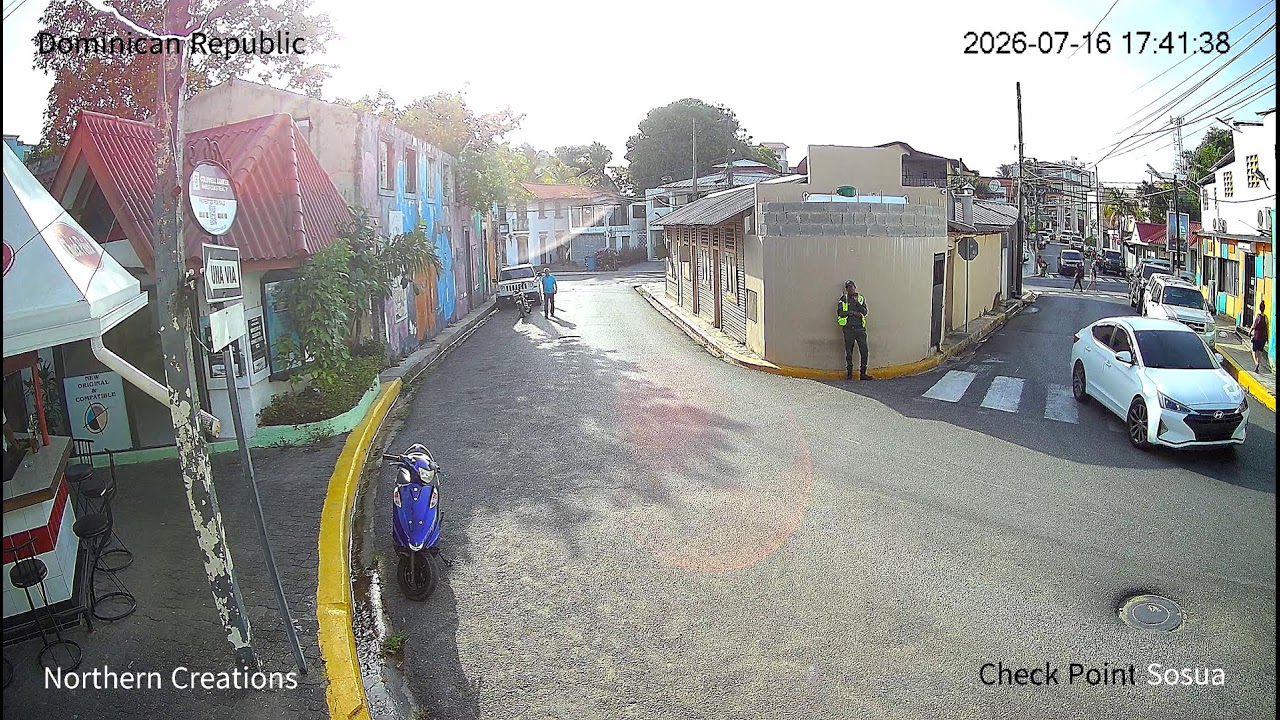 Live webcam view of Retén de Sosúa y Vista Callejera