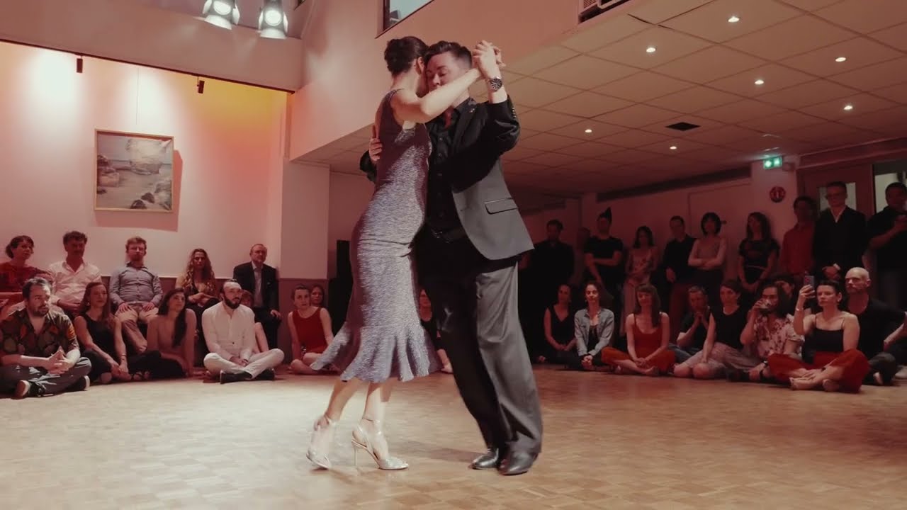 Video thumbnail for Veronica Toumanova and Asya Moiseeva - Lejos de ti