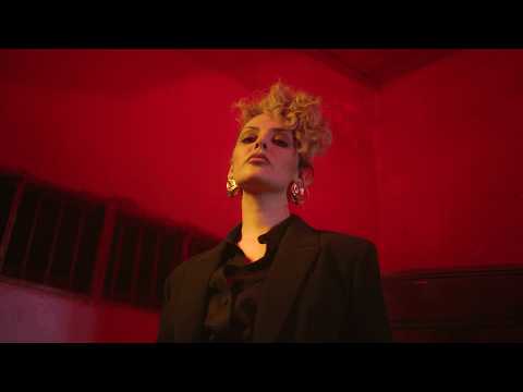 بعد غياب دام قرابة 10 سنوات، تعود رجاء مزيان إلى الجزائر وهذه المرّة بصوتها في شارة مسلسل دار السد ، وبأول تجربة تمثيلية لها على الشاشة. التفاصيل عبر موقعنا 