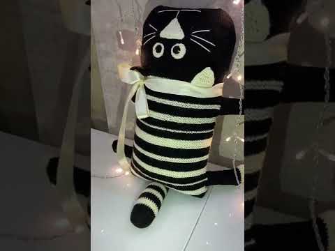 Bязанaя подушкa игpушкa кот «Milky& black»