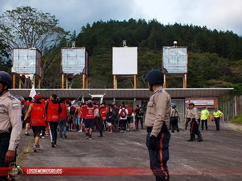 "Quiero ver al caracas" Barra: Avalancha Sur &bull; Club: Deportivo Táchira