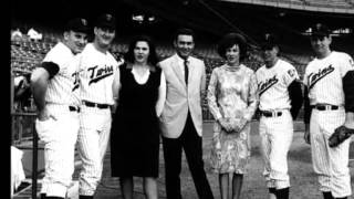 IT'S JUST A LITTLE HEARTACHE -  THE BROWNS (1962)