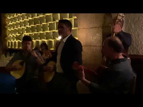 “Olhos estranhos” com Daniel Gonçalves, Pedro Moutinho e amigos no café Luso