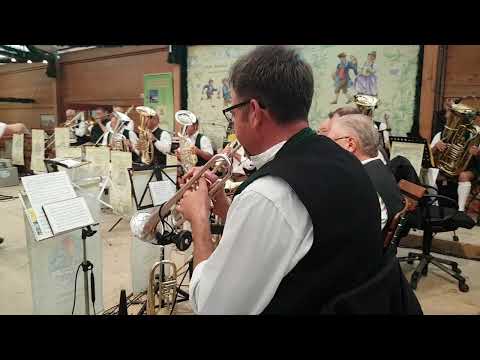 Münchner Oktoberfest Musikanten 01.10.2024   " Tiroler Adler " Marsch auf der Oiden Wiesn München.