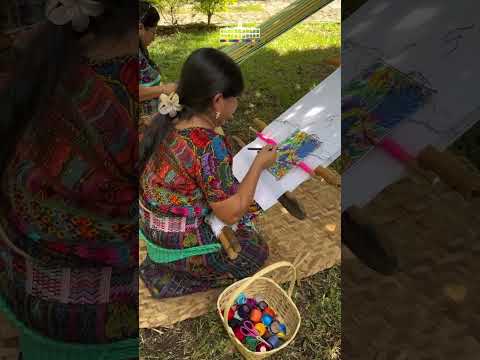 En San Antonio Aguas Calientes, cada hilo cuenta una historia.