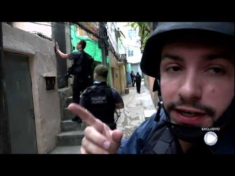 Reporter follows surprise operation by Civil Police in Rio de Janeiro community.