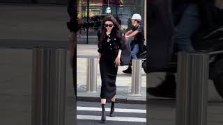 Download lagu Video viral tentang sikap gadis Korea saat berjalan. mp3