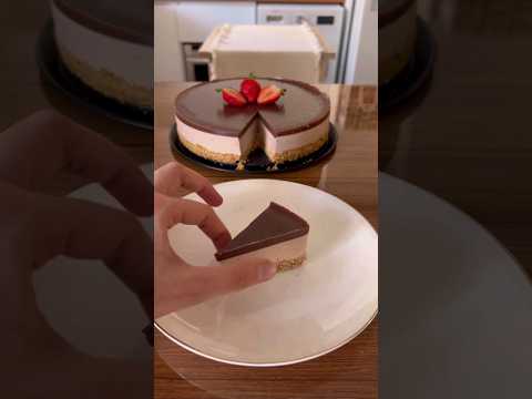 خوشمزه ترین چیک کیک دنیاست🤌🏻خیلی راحت درست میشه و خیلی هم خوشمزست😍#چیزکیک #شکلات#کیک#asmr #vairal#