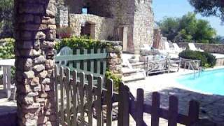 preview picture of video 'Location de vacances en Provence: la piscine privée de la Maison de la TOUR.AVI'